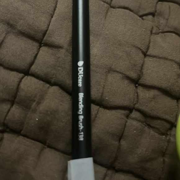 14 brand new still in sleeves makeup brushes from DUcare. - Picture 5 of 10